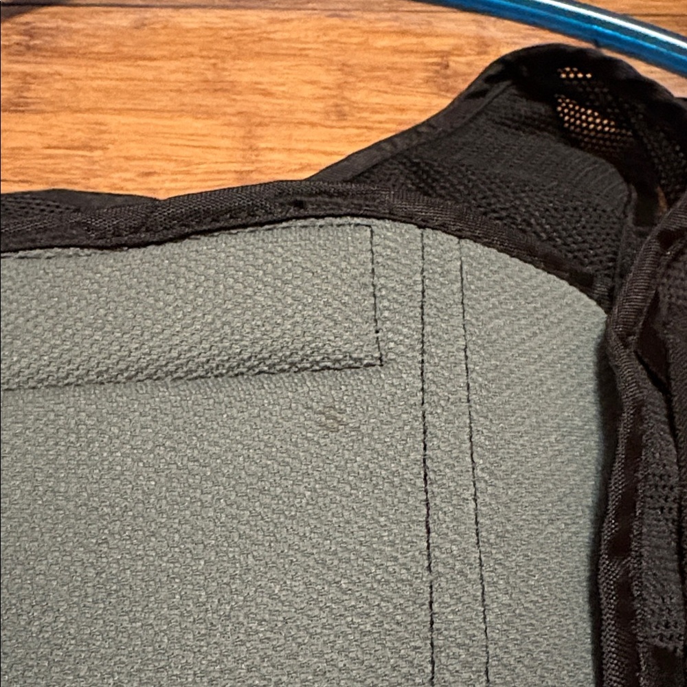 CamelBak HydroBak Hydration Pack 50 oz Hydration Black Gray Water With Bladder - Picture 7 of 7